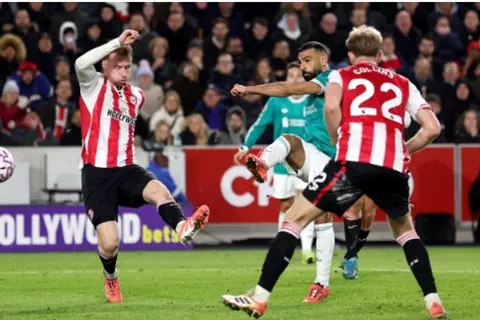  صلاح ينافس على جائزة هدف الشهر في الدوري الإنجليزي (فيديو)